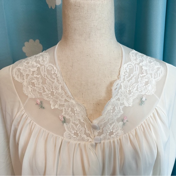 Delicate Vintage crop sheer and lace lingerie top, chemise. - Picture 4 of 6